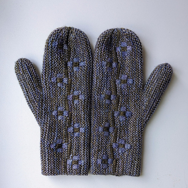 DK Daisy Chain Mittens