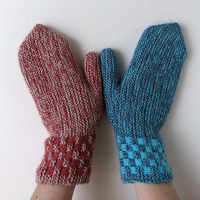 Chessmates Mittens