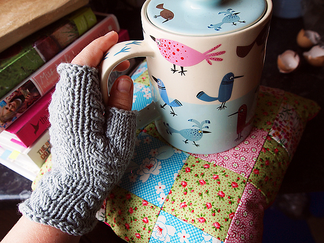 River Camp Mitts