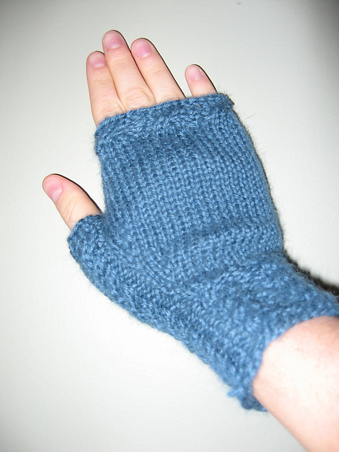 Cabled Thumb Mitts