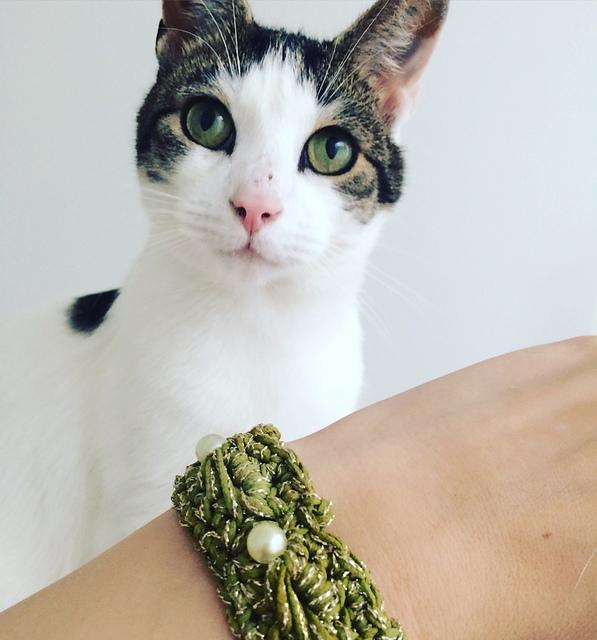 Broomstick bracelet w beads