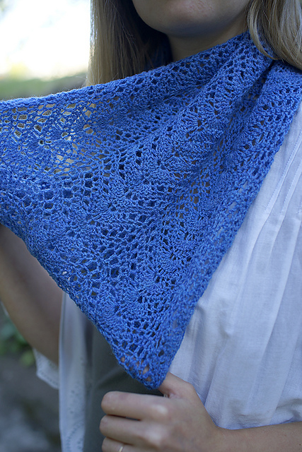 Lacy Feather and Fan Wrap — foto 5
