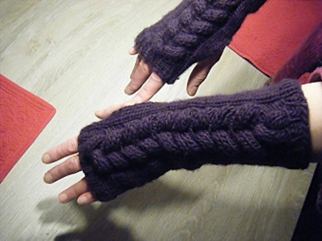 Tweedstulpen mit Zopf