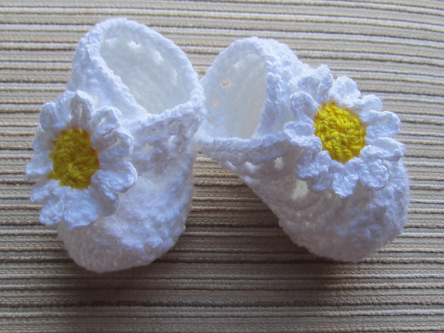 Baby Booties with Large Daisies