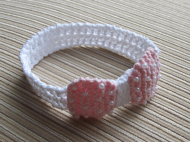 KNITTED HEADBAND WITH A BOW