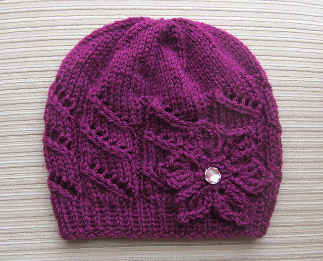Hat with Diagonal Lace Stripes