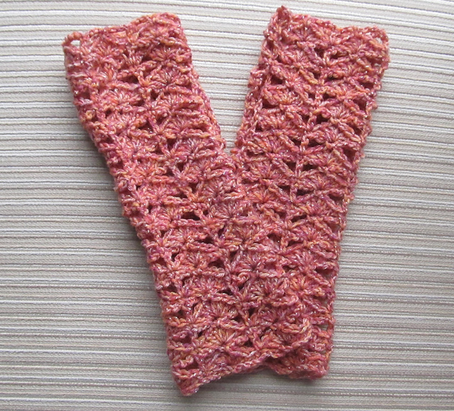 Crochet Hand Warmers in Shells Stitch for a Lady