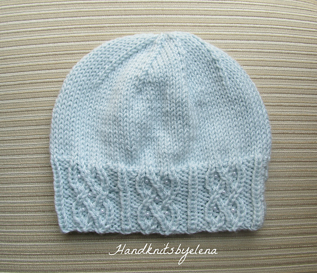 Blue Hat with Traveling Cables for a Lady