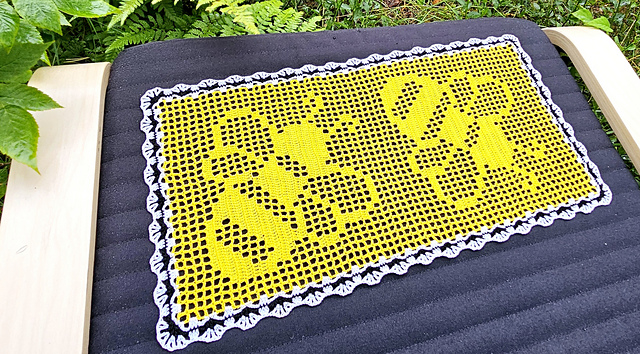 Bee Table Runner