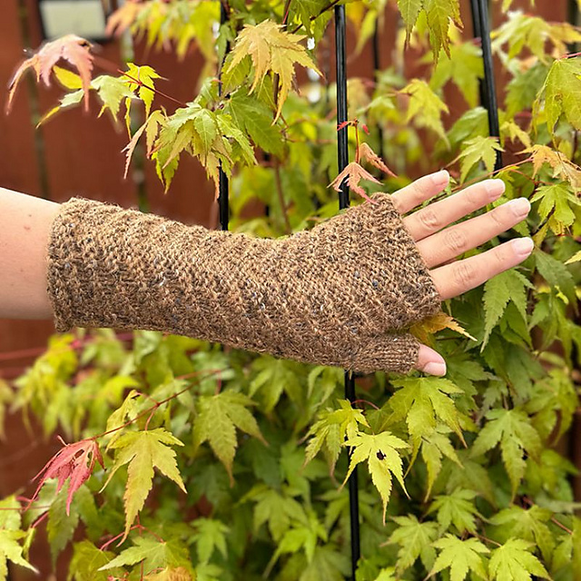 Mist Of The Highlands Mittens
