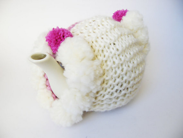 Pom Pom Tea Cozy