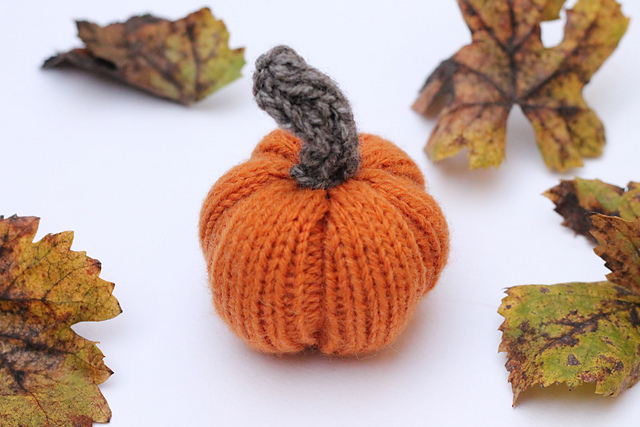 Mini Knitted Pumpkin