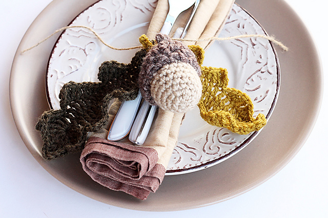 Acorn and Leaf Table Setting