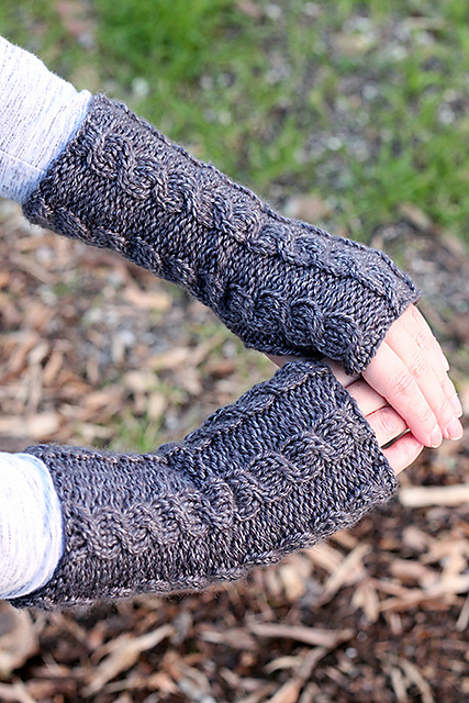 Cabled Cabin Mittens