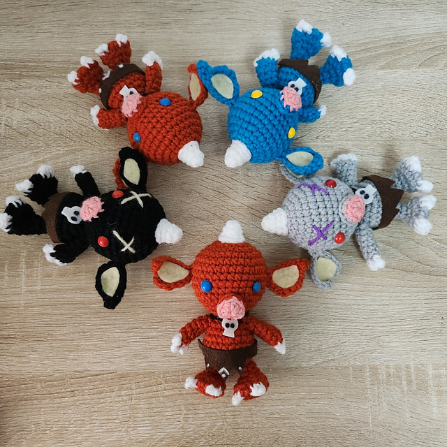 聖骸布の魔法の布に包まれた胎児のお守り　ルククロックホーパーアータン　金運と幸運 Ravelry: Baby Bokoblin pattern by Isl Han