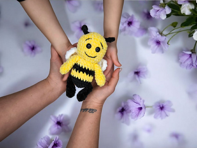 Little Buzzly Bee