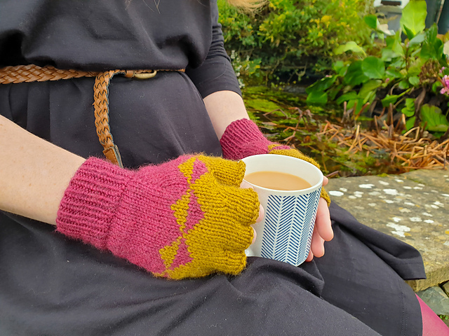 Rhubarb and Custard Gloves