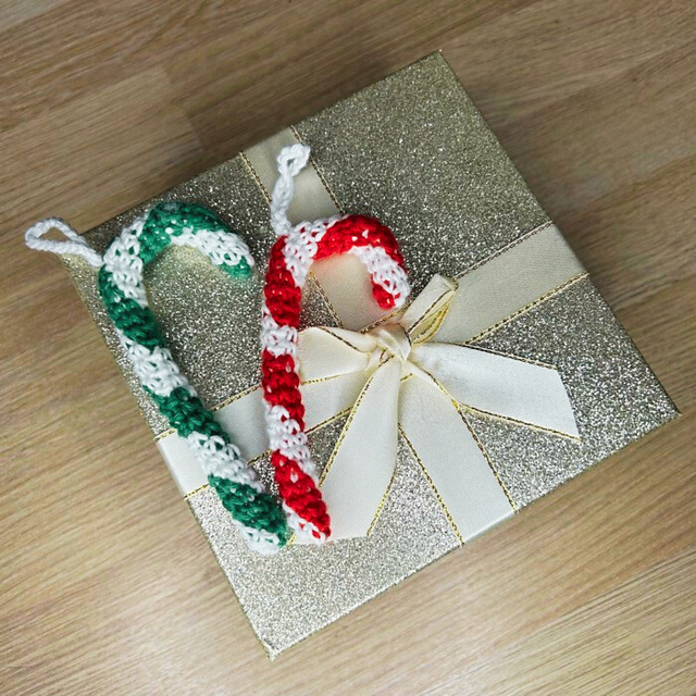 ravelry-candy-cane-ornaments-pattern-by-dreams-cups