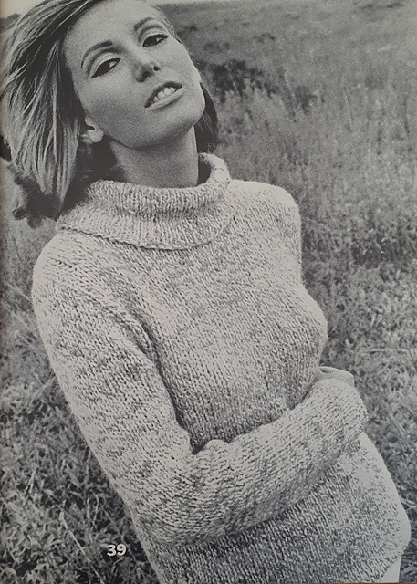 #39 Classic Tweed Turtleneck Pullover