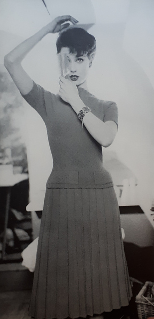 Overblouse and Pleated skirt