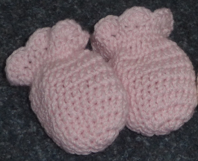 Scallop Edge Mittens