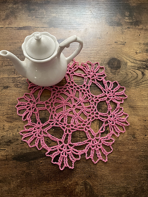 Good Companions Doily #7554