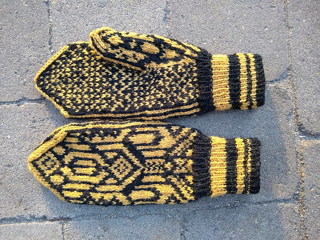 Oda Colouring Mittens