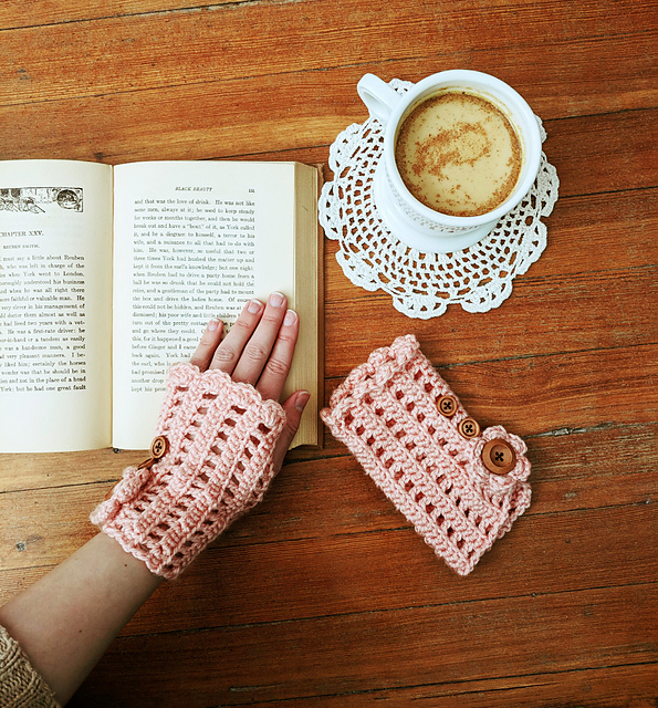 Elizabeth fingerless gloves