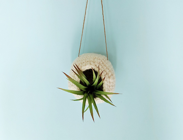 Hanging air planter