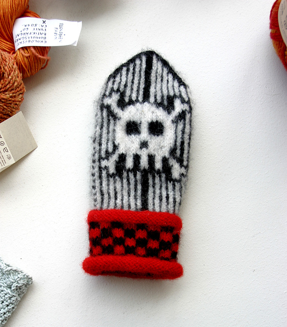 Skull Mittens Children's Size