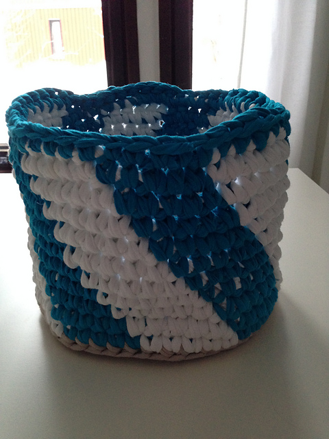Vinoraitakori | Diagonal Stripe Basket