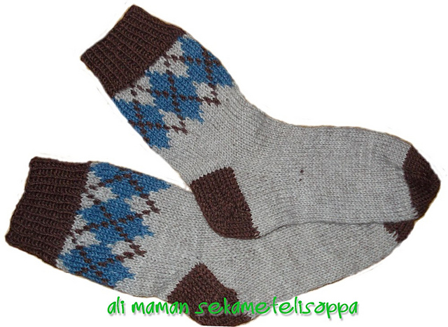 Argyle Border Socks