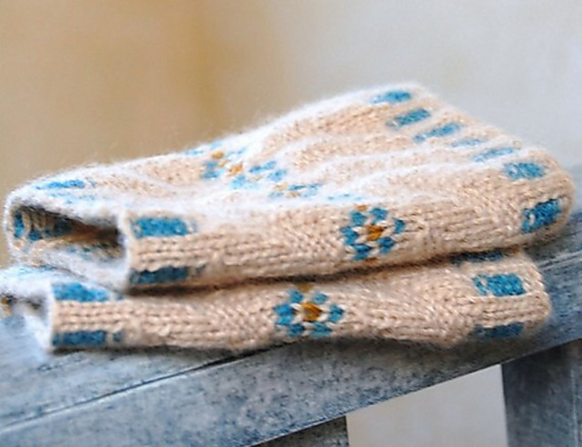 Forget me not Wristwarmers