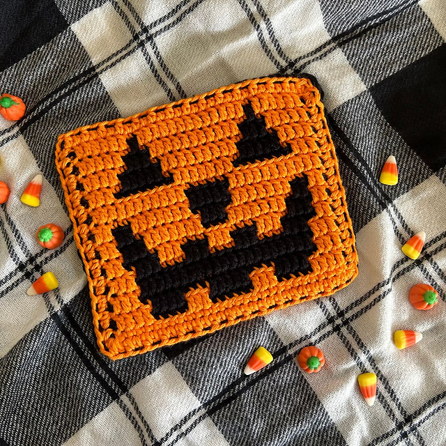 Jacquie Lantern Pot Holder