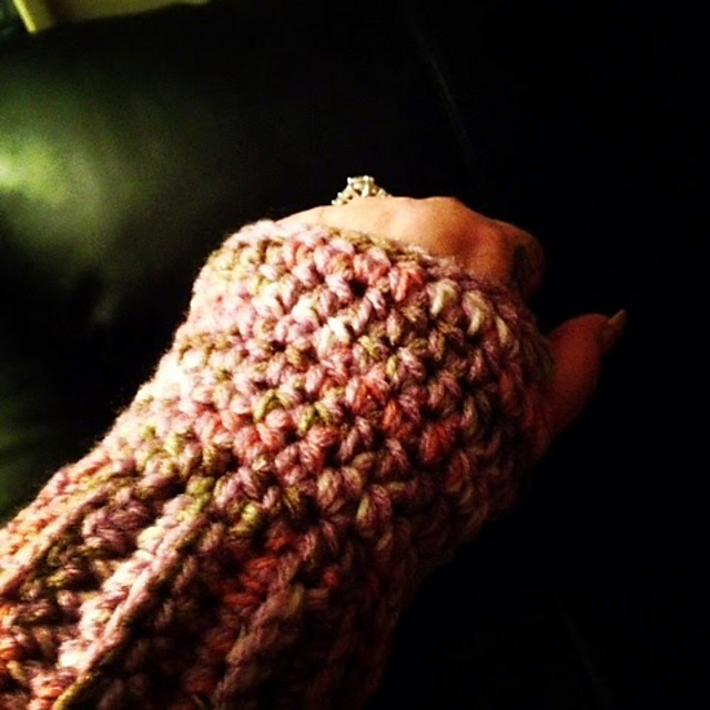 Lady's Fingerless Gloves