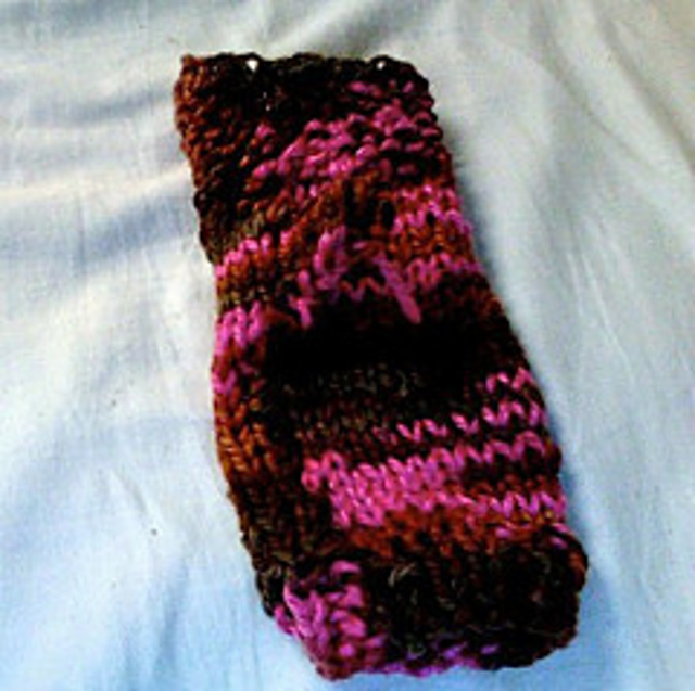 Close-fitting fingerless gloves