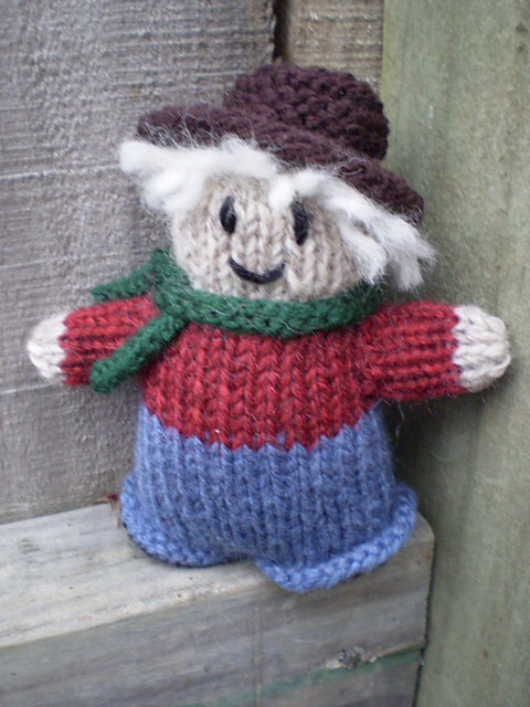 The Witty Knits: The Scarecrow (with Pumpkin)