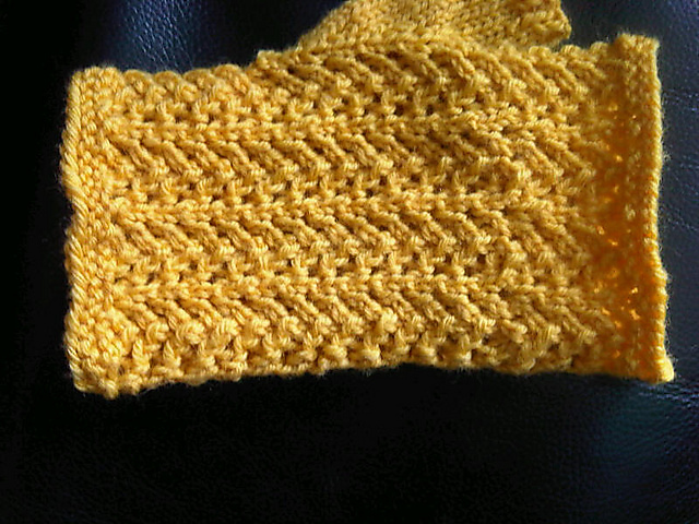 Little Arrow Fingerless Mitts