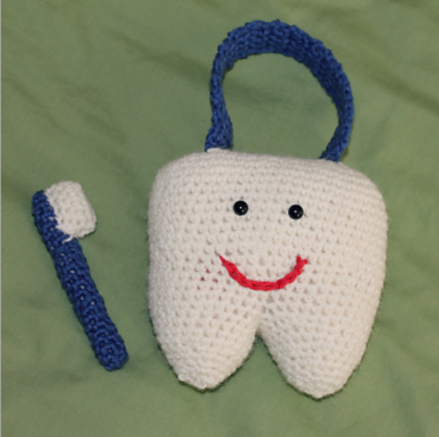 Ravelry: Happy Tooth Pillow pattern by Lisa van Klaveren