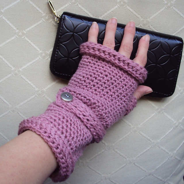 Ladies Wristed Mittens or Fingerless Gloves