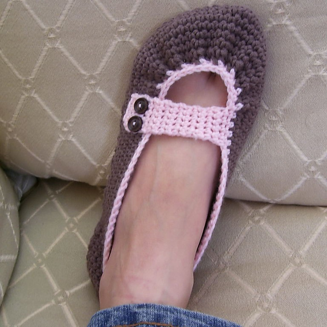 Ladies Pretty Pleated Mary Janes