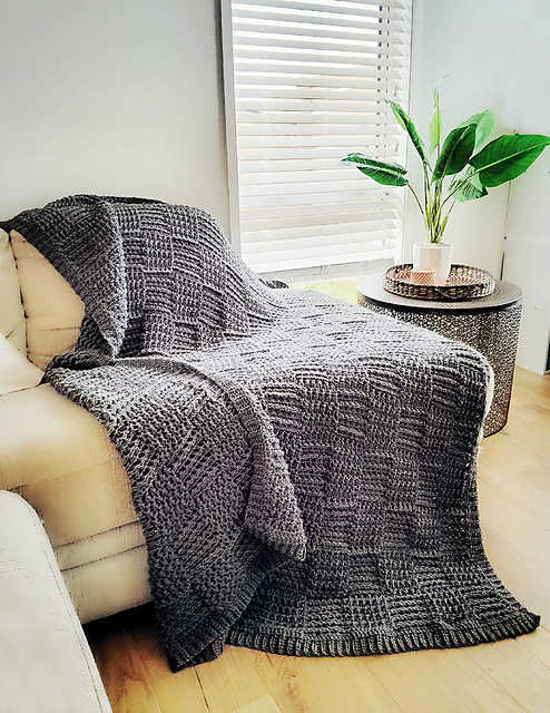 Ravelry: Silver Fox Throw pattern by Lisa van Klaveren