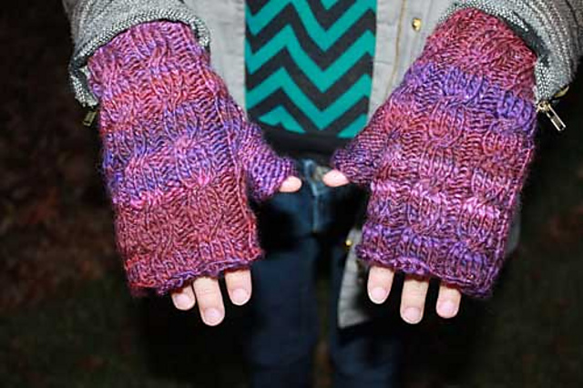 Cabled Mitts