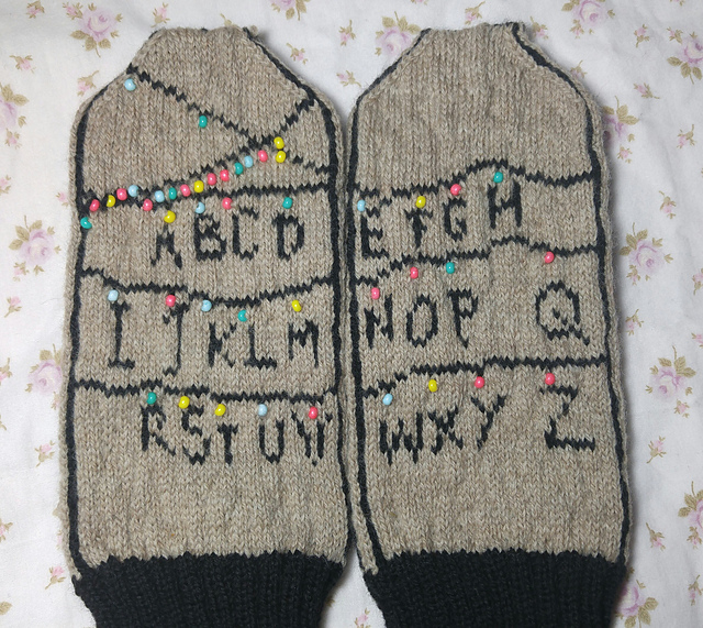 Stranger Things Mittens