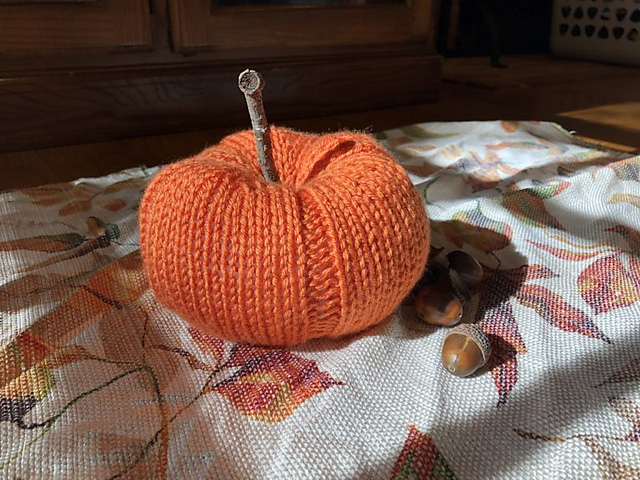 Plumpkin: Knitted Pumpkin