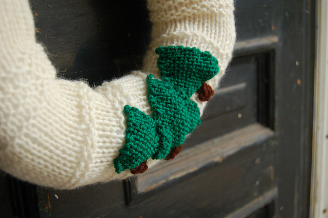 Knitted Christmas Wreath