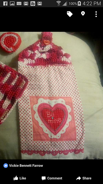 Fan dishtowel topper
