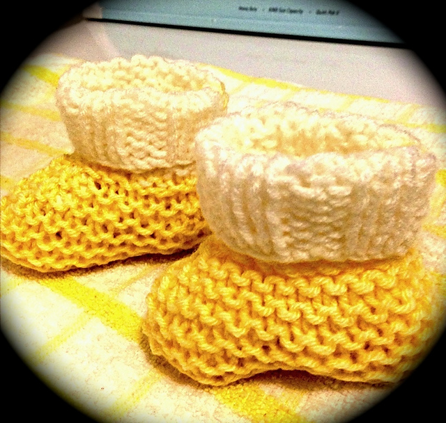 Easy Knit Newborn Baby Booties