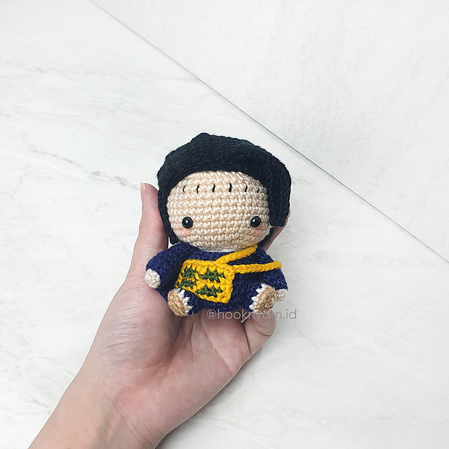 Imposter Sorcerer Amigurumi