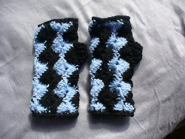 Pinwheel Stripes Fingerless Gloves